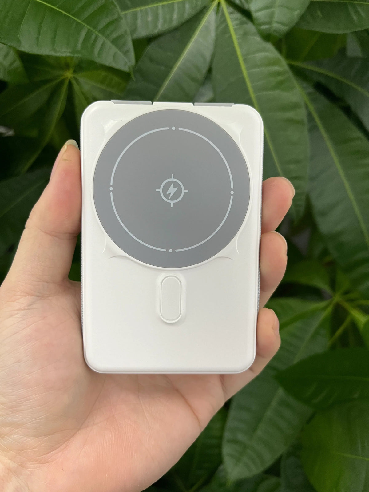 The Urban Geek Wireless 4 - in - 1 Power Bank with 10,000 mAh Capacity